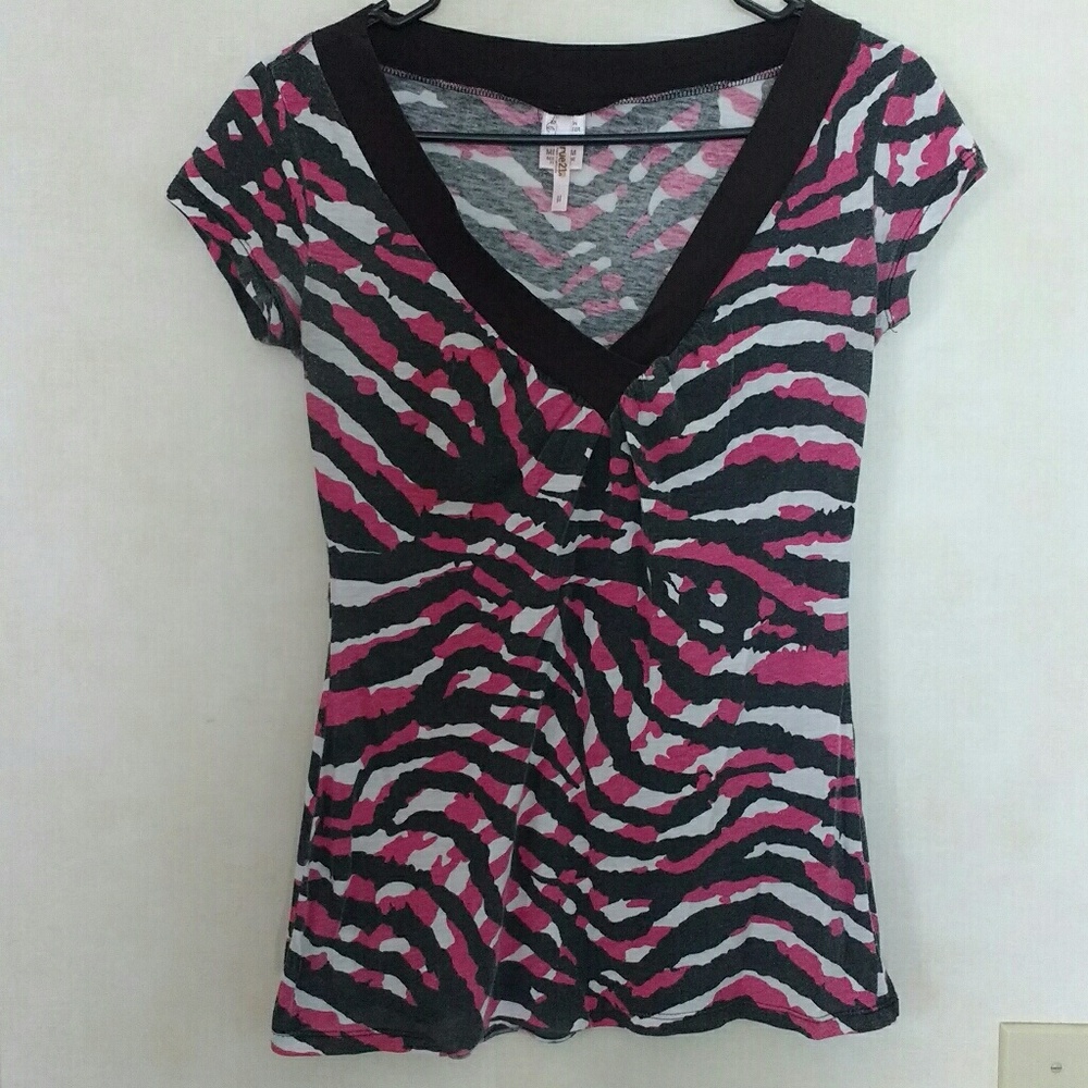 Casual short sleeve shirt.